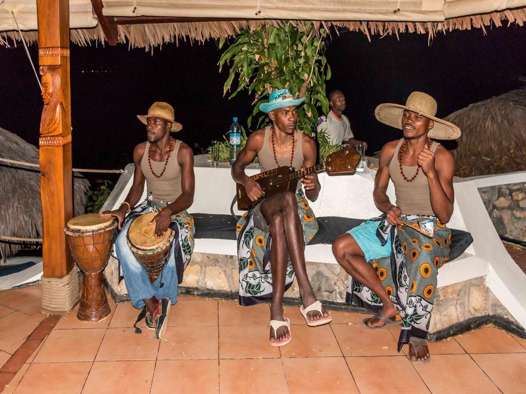 Auberge Le Maki Lodge Ampangorinana Esterno foto