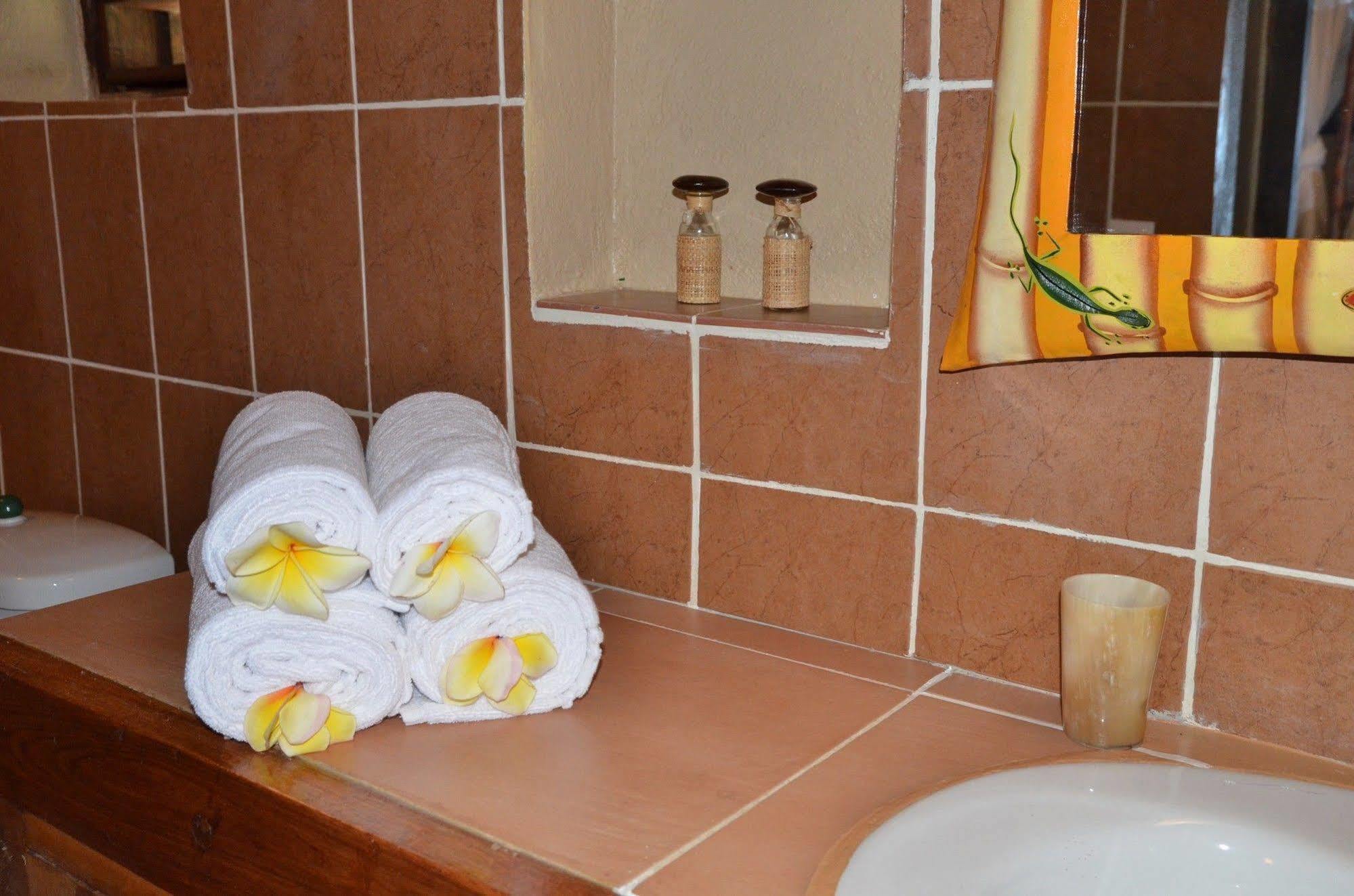 Auberge Le Maki Lodge Ampangorinana Esterno foto